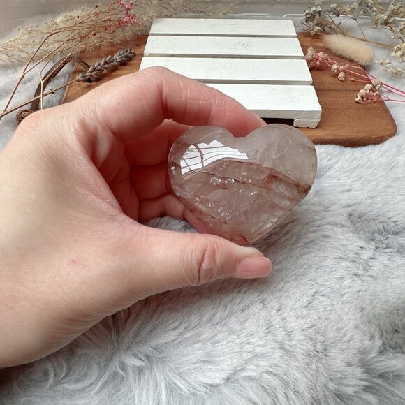 Small Hematoid Quartz Heart Carving - Picture 4 of 6